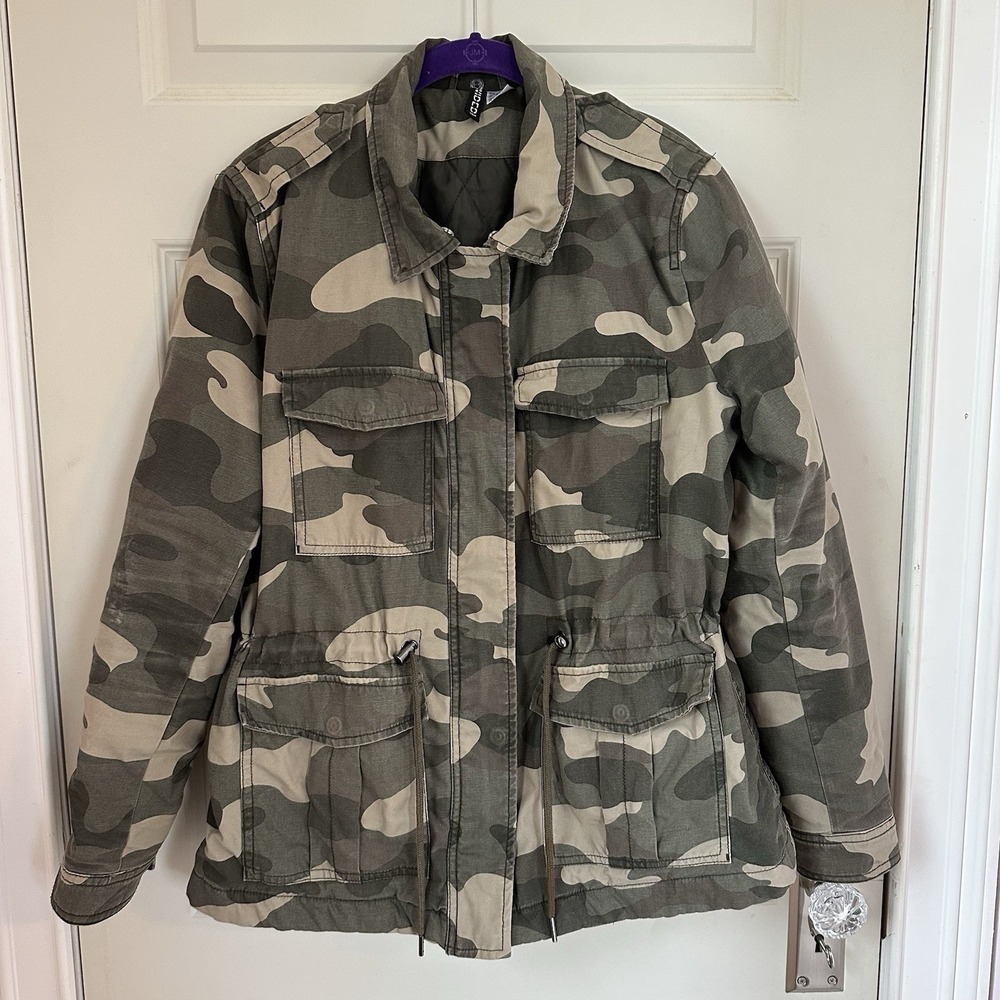 Divided Women's Green ‎ Camouflage Jacket With Elastic Waist And Pockets SZ 12
